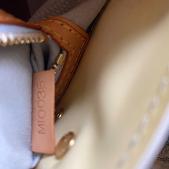 Rare Vintage LOUIS VUITTON Yellow Vernis patent Leather Reade Handbag Purse Bag - Picture 9 of 11